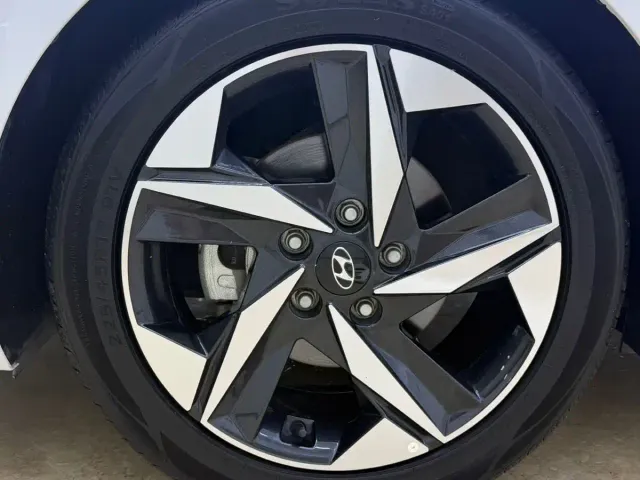 Hyundai Elantra — Фото автомобиля 22