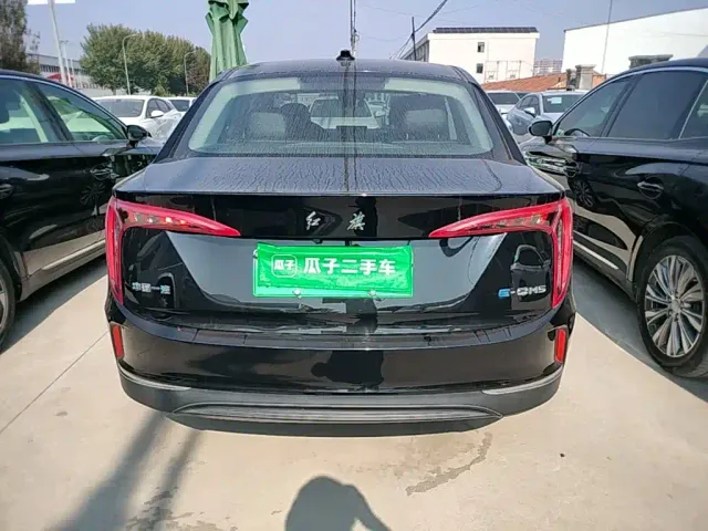 Hongqi E-QM5 — Фото автомобиля 5