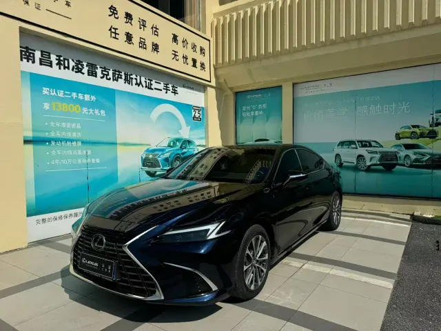 Фотография автомобиля — Lexus ES