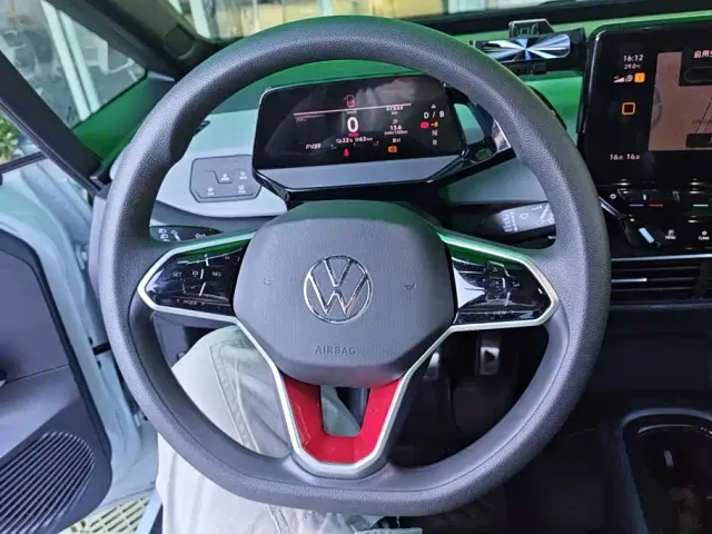 Volkswagen ID.3 — Фото автомобиля 15