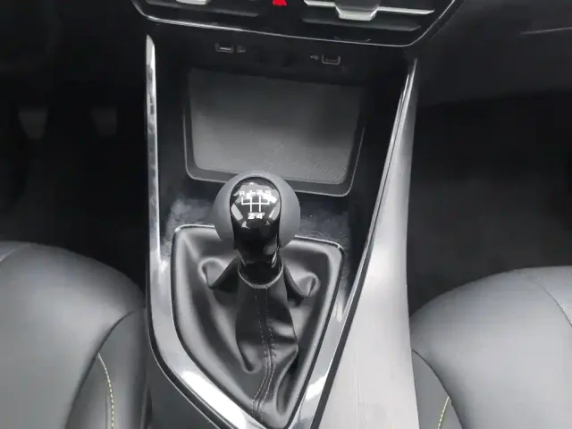 Roewe i5 — Фото автомобиля 13