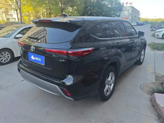 Toyota Highlander — Фото автомобиля 3