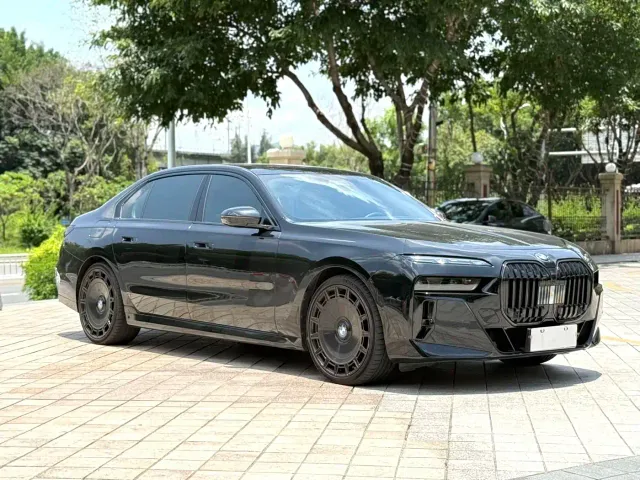 BMW 7 Series — Фото автомобиля 3