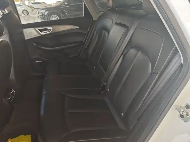 Roewe i6 MAX EV — Фото автомобиля 12