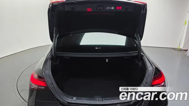 Mercedes-Benz E-Class — Фото автомобиля 20
