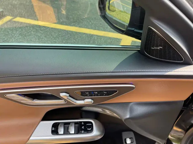 Mercedes-Benz E-Class — Фото автомобиля 23