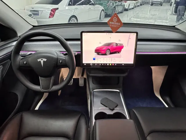 Tesla Model Y — Фото автомобиля 13