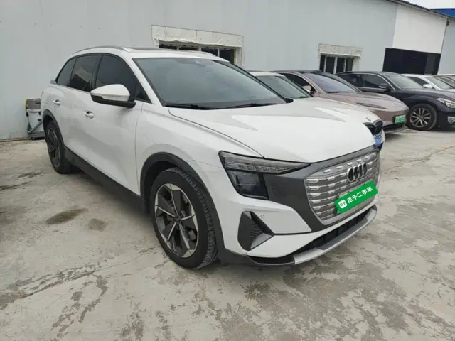 Audi Q5 e-tron — Фото автомобиля 3
