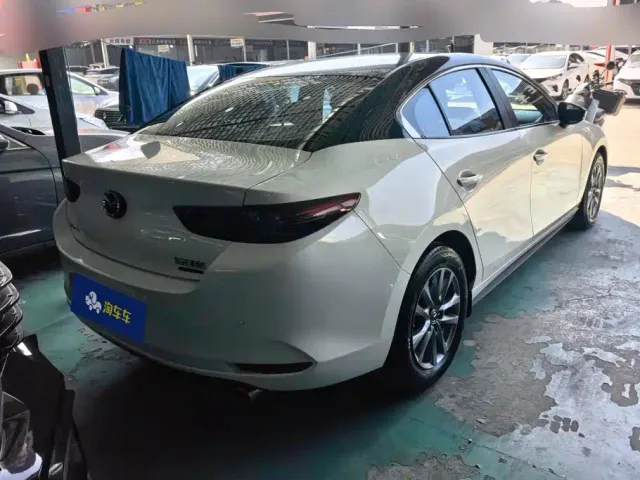 Mazda Axela — Фото автомобиля 3
