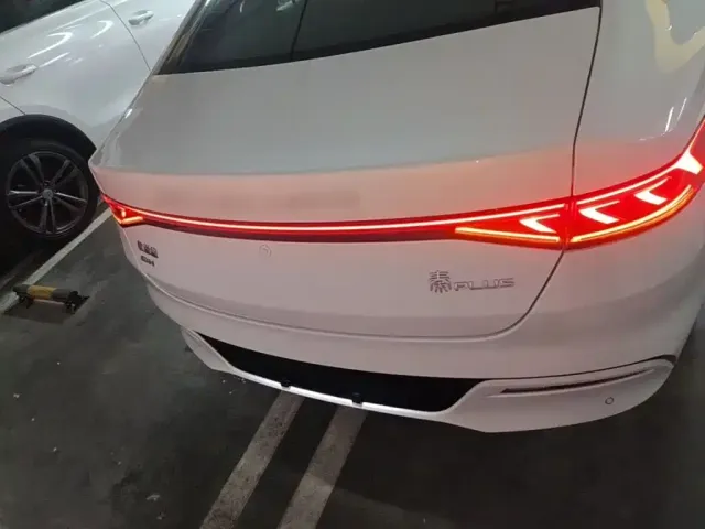 BYD Qin PLUS 2024 Glory Edition DM-i 55KM Leading — Фото автомобиля 5