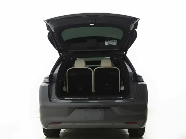 Li Auto L8 — Фото автомобиля 14