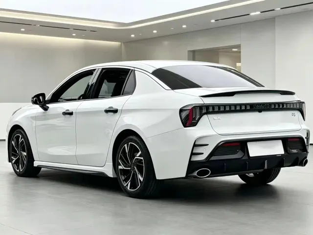 Lynk & Co 03 — Фото автомобиля 10