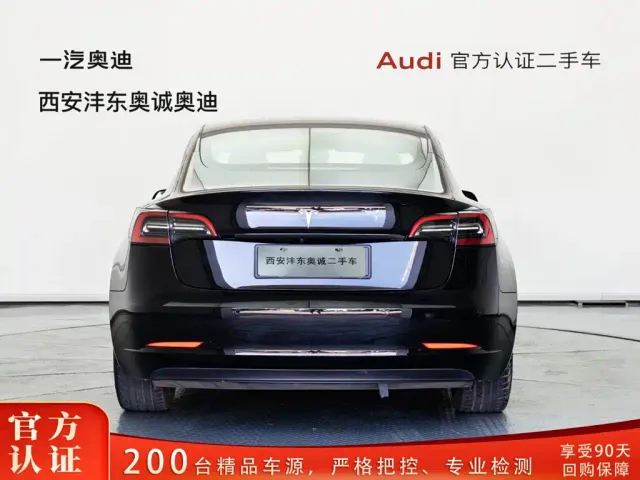 Tesla Model 3 — Фото автомобиля 5