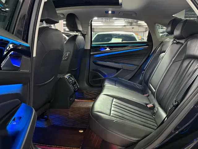 Volkswagen Passat — Фото автомобиля 14