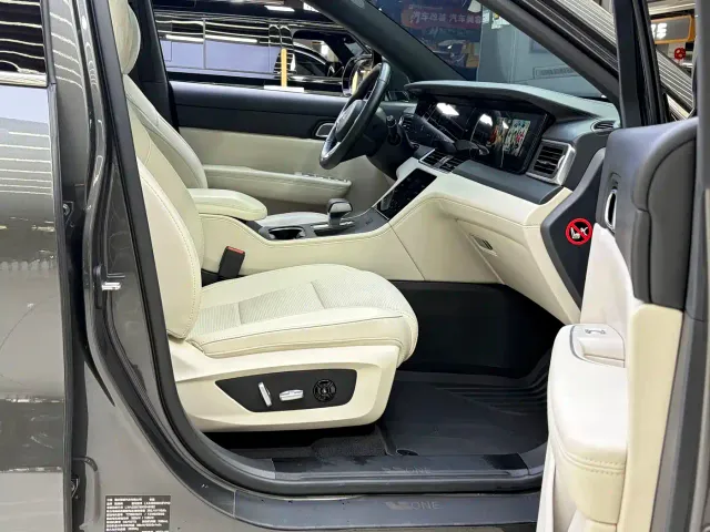 Li Auto ONE — Фото автомобиля 5