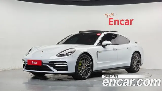 Фотография автомобиля — Porsche Panamera