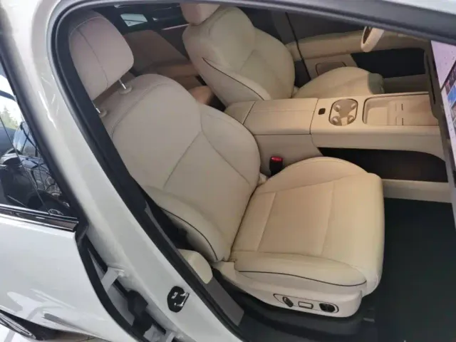 Li Auto i6 — Фото автомобиля 24