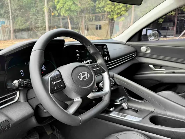 Hyundai Elantra — Фото автомобиля 11