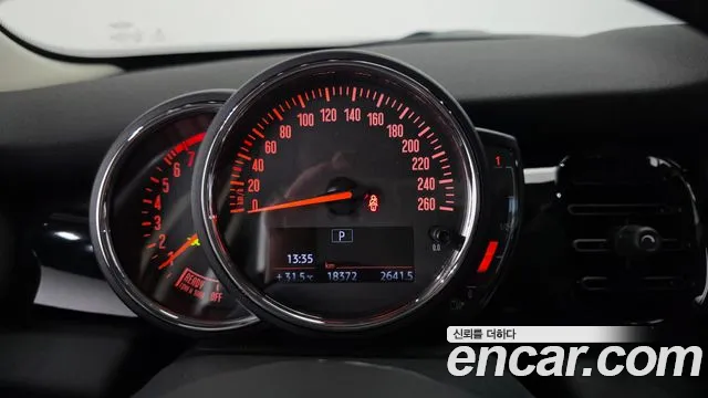 Mini Cooper Cooper 5 дверей Classic Launch Pack — Фото автомобиля 8