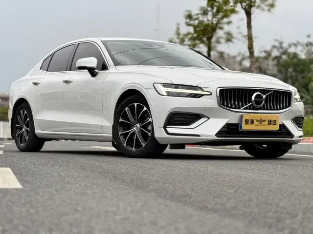 Volvo S60 — Фото автомобиля 14