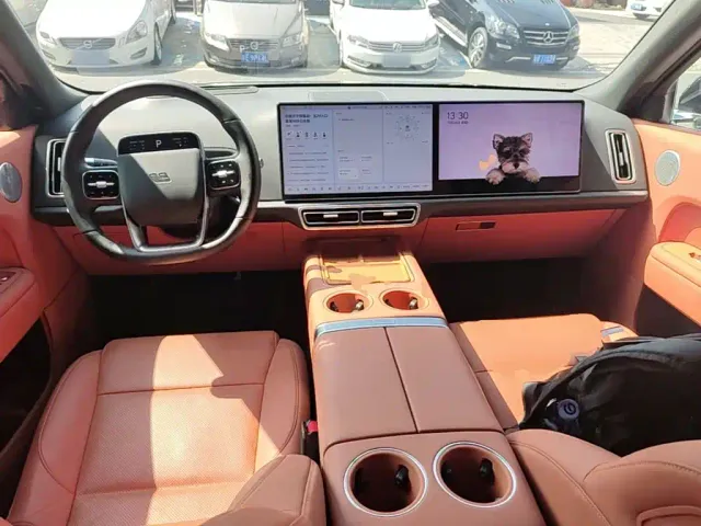 Li Auto L8 — Фото автомобиля 9