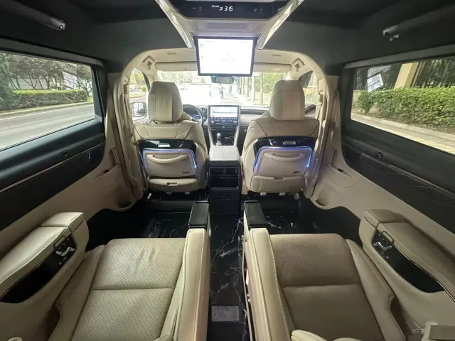 Toyota Alphard — Фото автомобиля 5