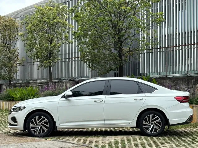 Volkswagen Lavida — Фото автомобиля 8