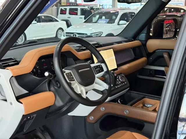 Land Rover Defender — Фото автомобиля 9