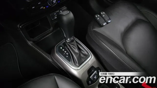 Jeep Renegade — Фото автомобиля 12