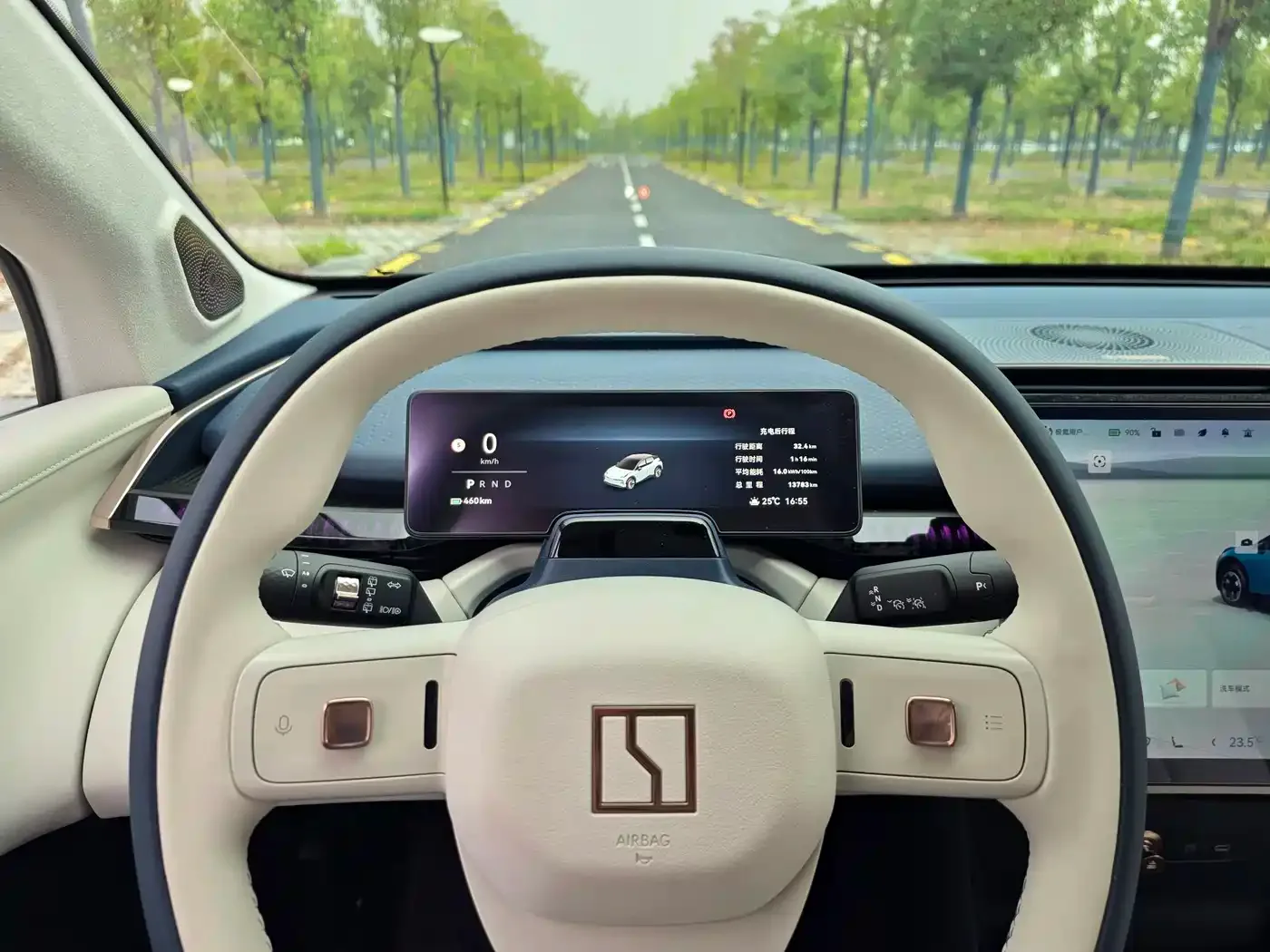 ZEEKR Zeekr X 2023 4WD YOU Edition 5-seater — Фото автомобиля 13