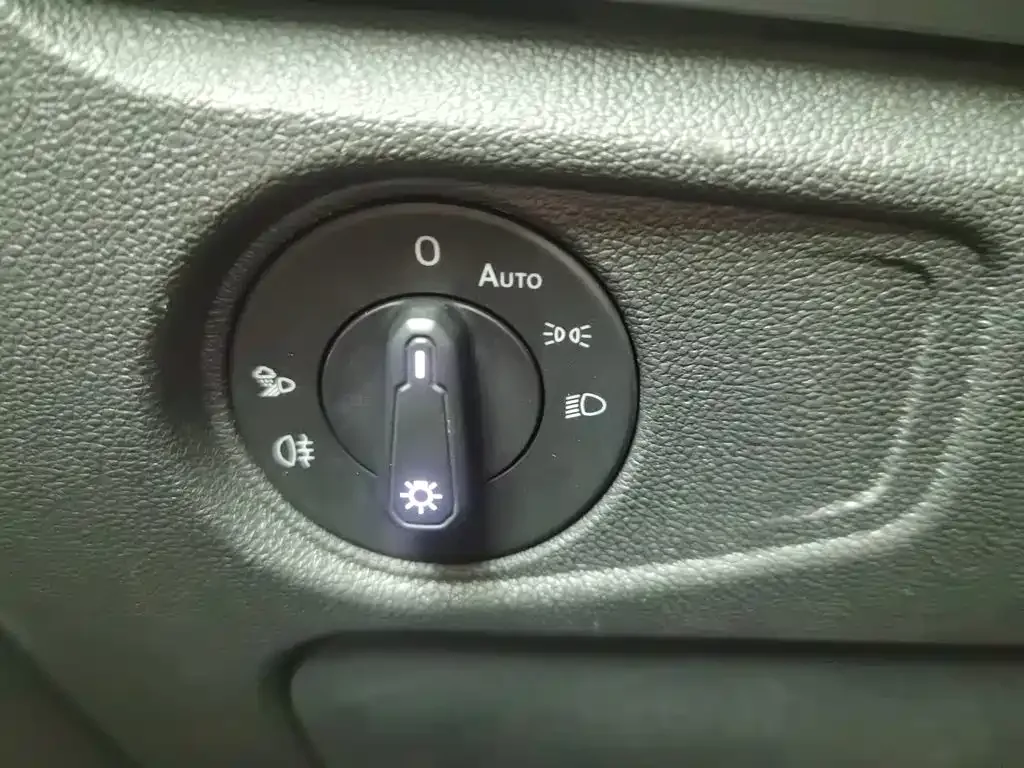 Volkswagen Passat 2025 Outstanding 280TSI Business Edition — Фото автомобиля 21