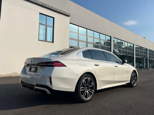 BMW 5 Series — Фото автомобиля 7