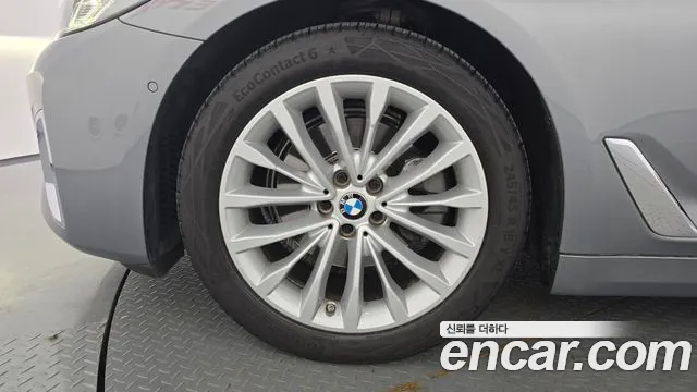 BMW 5 Series G30 — Фото автомобиля 5
