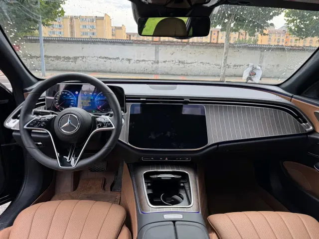 Mercedes-Benz E-Class — Фото автомобиля 6