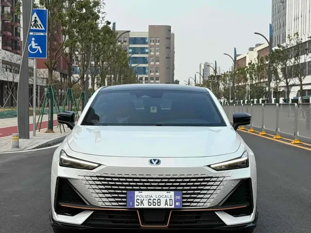 Changan UNI-V — Фото автомобиля 2