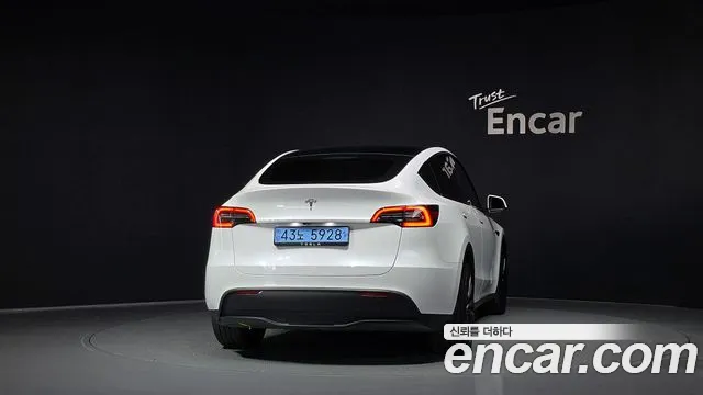 Tesla Model Y — Фото автомобиля 4
