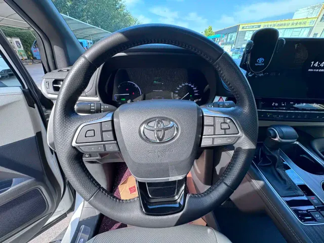 Toyota Sienna — Фото автомобиля 12