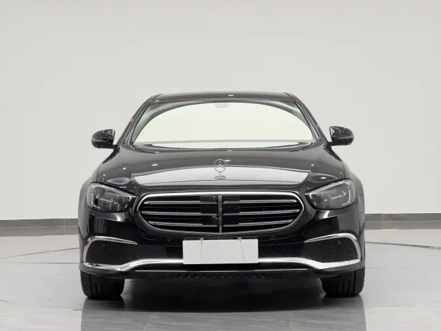 Mercedes-Benz E-Class — Фото автомобиля 2