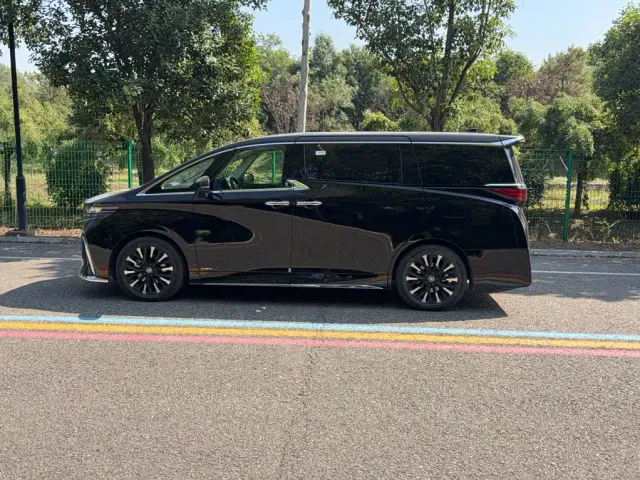 Toyota Alphard — Фото автомобиля 5