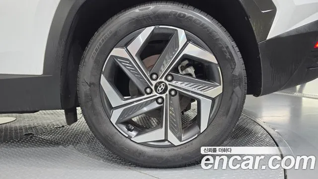 Hyundai Tucson Tucson (NX4) Бензин 1.6 турбо 2WD — Фото автомобиля 21