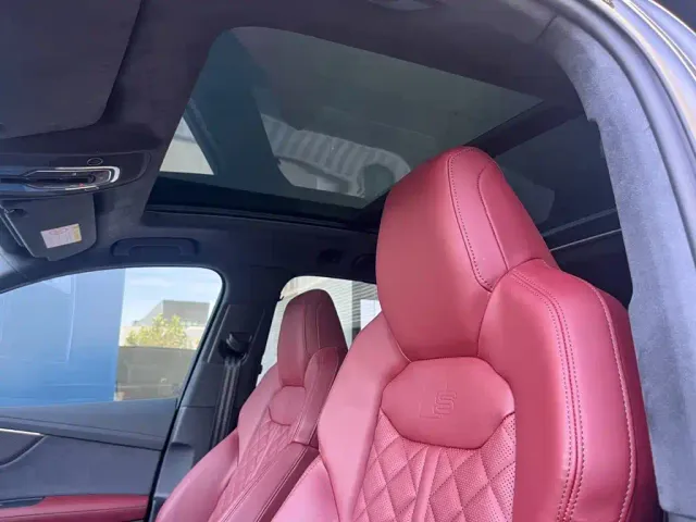 Audi SQ7 — Фото автомобиля 13