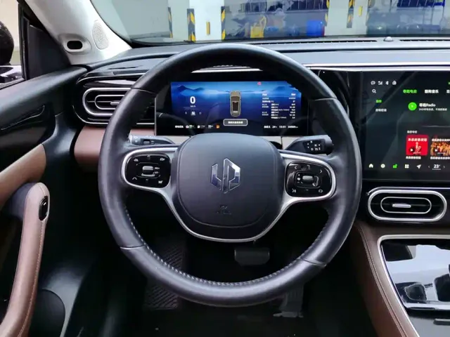 Leapmotor C11 — Фото автомобиля 15