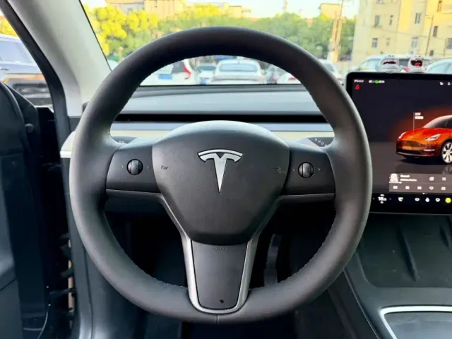 Tesla Model Y — Фото автомобиля 8