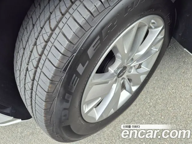 Genesis GV70 2.5T Бензин 2WD — Фото автомобиля 16