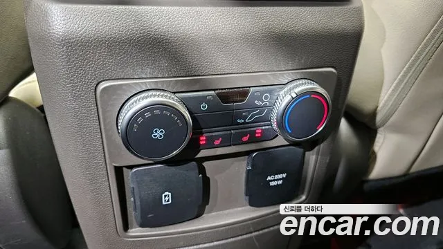Ford Explorer Explorer 6 поколение 3.0 Platinum 4WD — Фото автомобиля 17