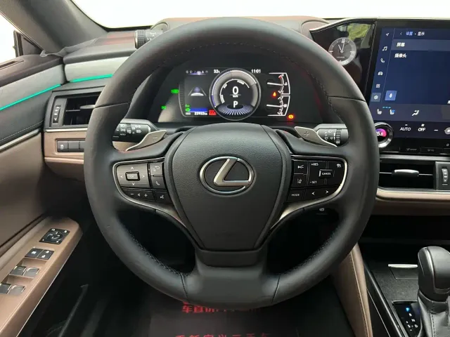 Lexus ES — Фото автомобиля 13
