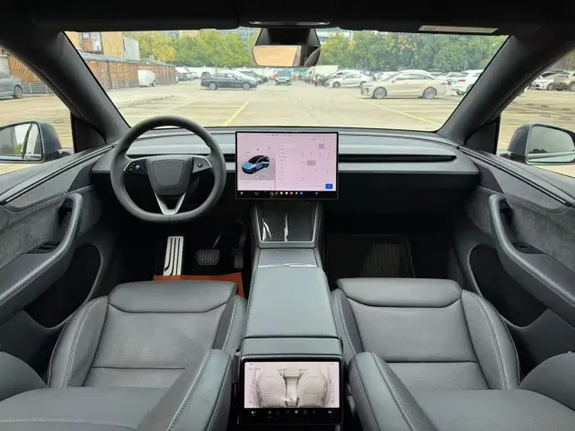 Tesla Model Y L — Фото автомобиля 4