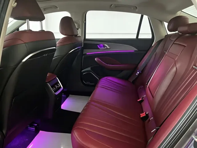 Hongqi H5 — Фото автомобиля 5