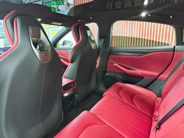 Xiaomi SU7 — Фото автомобиля 9