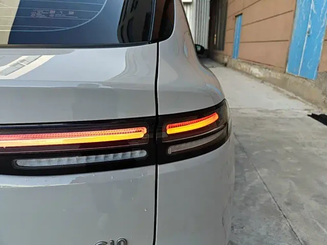 Leapmotor C10 — Фото автомобиля 7
